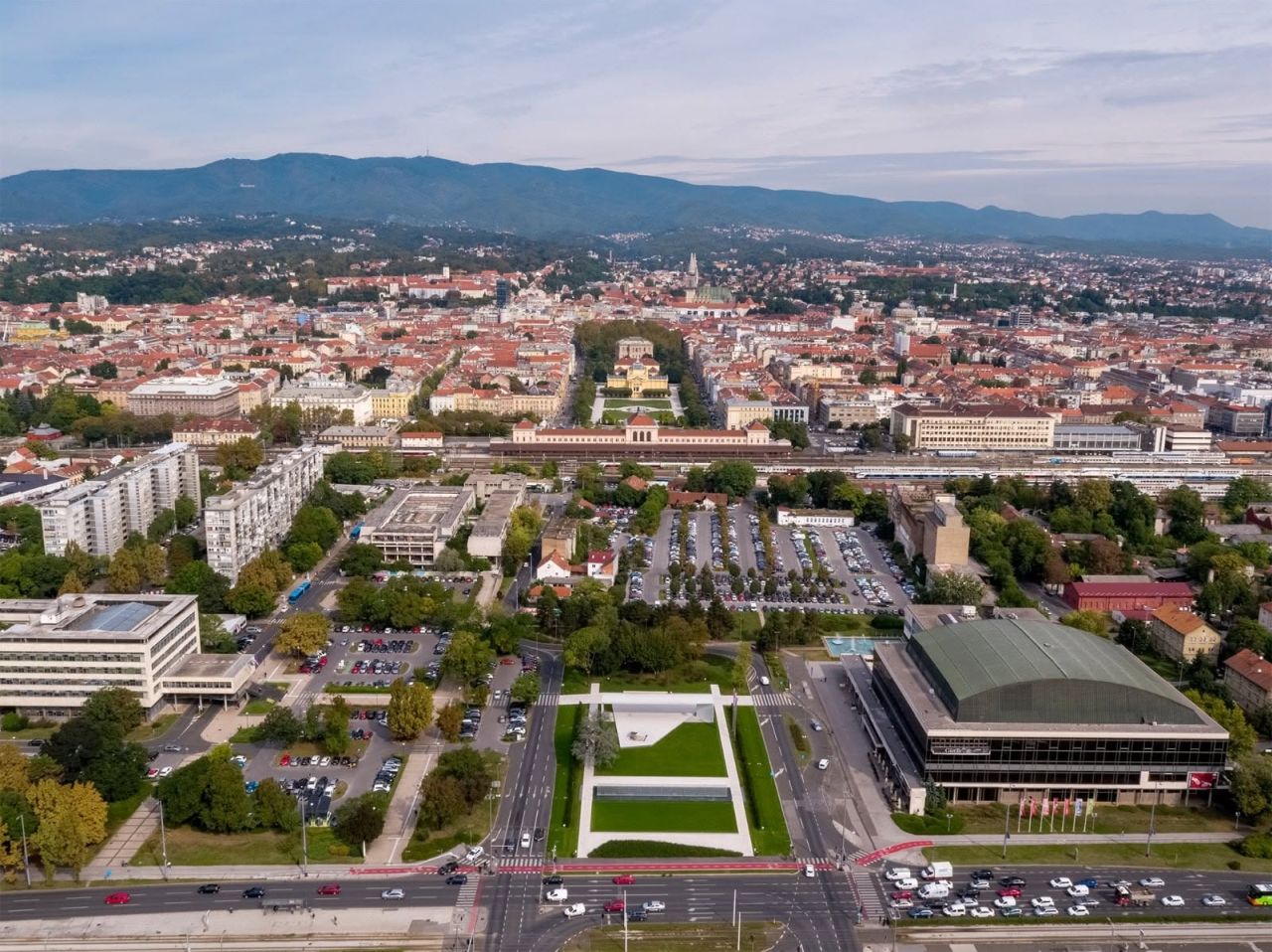 Spomenik Domovini. Trg Stjepana Radića. Panorama